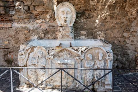 Sarcofago marmoreo romano